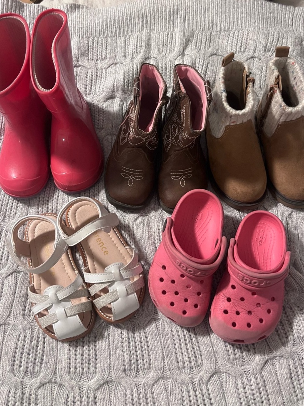 Set of five kids shoes size 6c